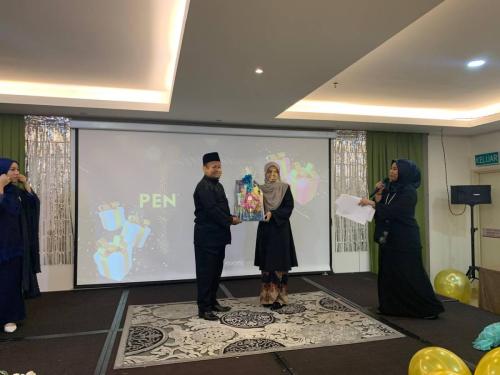 photo 6138544062228183341 y