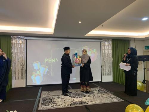 photo 6138544062228183342 y