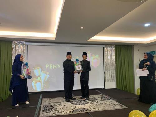 photo 6138544062228183343 y