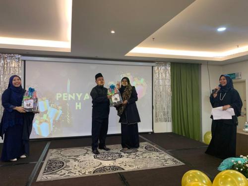 photo 6138544062228183344 y