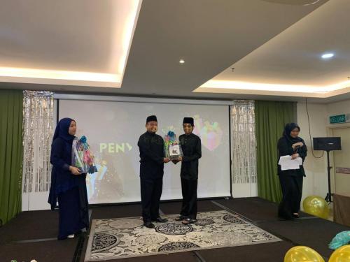 photo 6138544062228183345 y